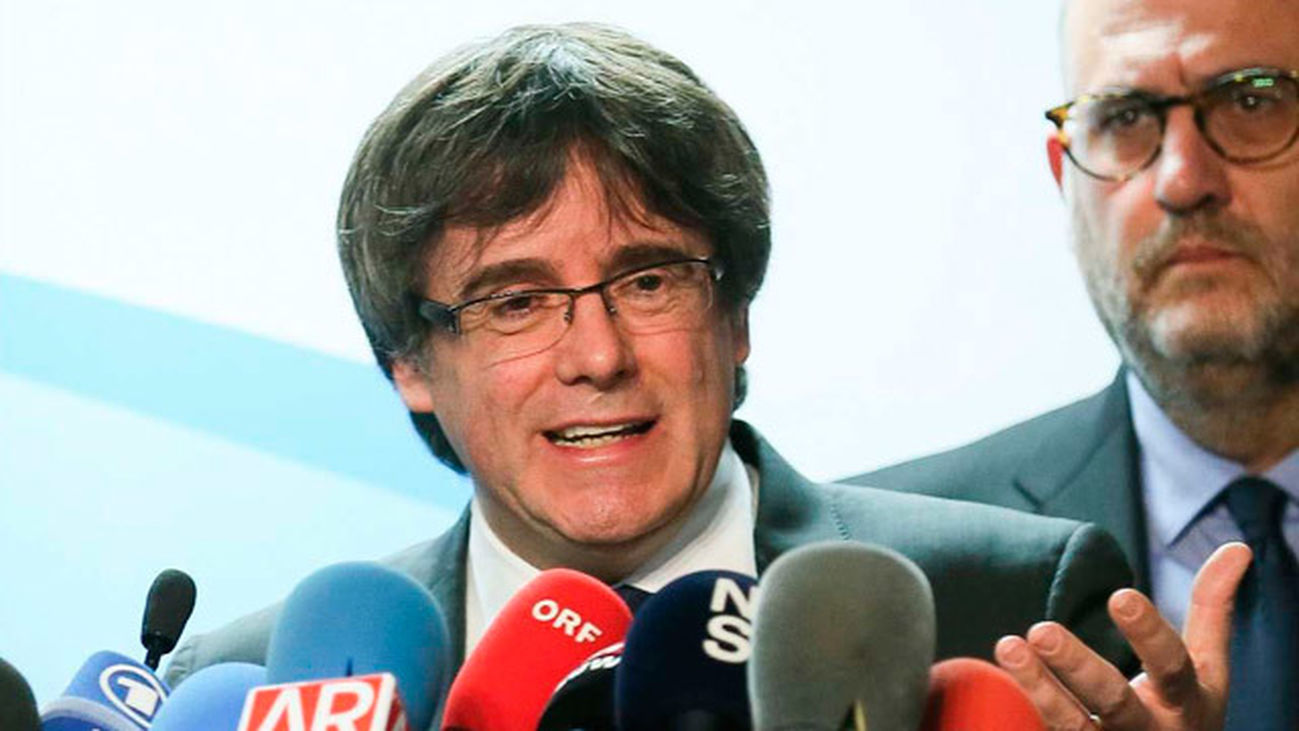 Puigdemont podría ser inhabilitado por no declarar bienes a Hacienda