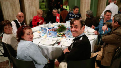 Cena de Nochebuena para personas sin hogar en el Círculo de Bellas Artes