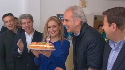 Cifuentes felicita a los efectivos de bomberos y el SUMMA operativos en Navidad