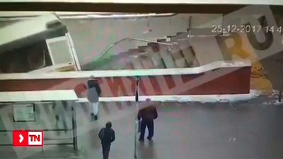 Al menos 5 muertos al irrumpir un autobús en una boca de metro en Moscú