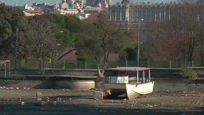 El Ayuntamiento detecta robos de carpas en el lago de la Casa de Campo