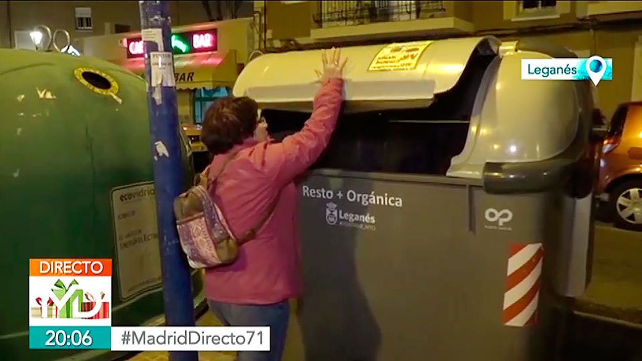 Los vecinos de Leganés piden pedales de apertura en los contenedores de basura