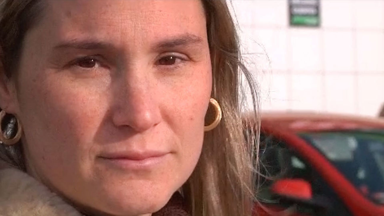 Intentan robarle el coche con su bebé dentro