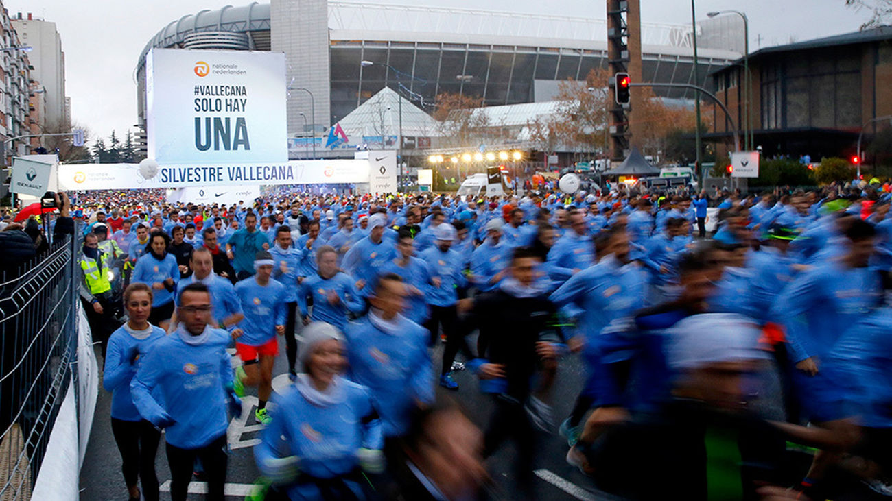Vista de la salida de participantes en la carrera popular de la 53 edición internacional de la San Silvestre Vallecana