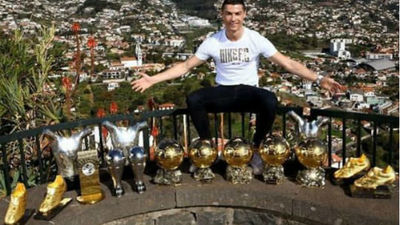 Cristiano empieza el año en Madeira rodeado de sus principales trofeos