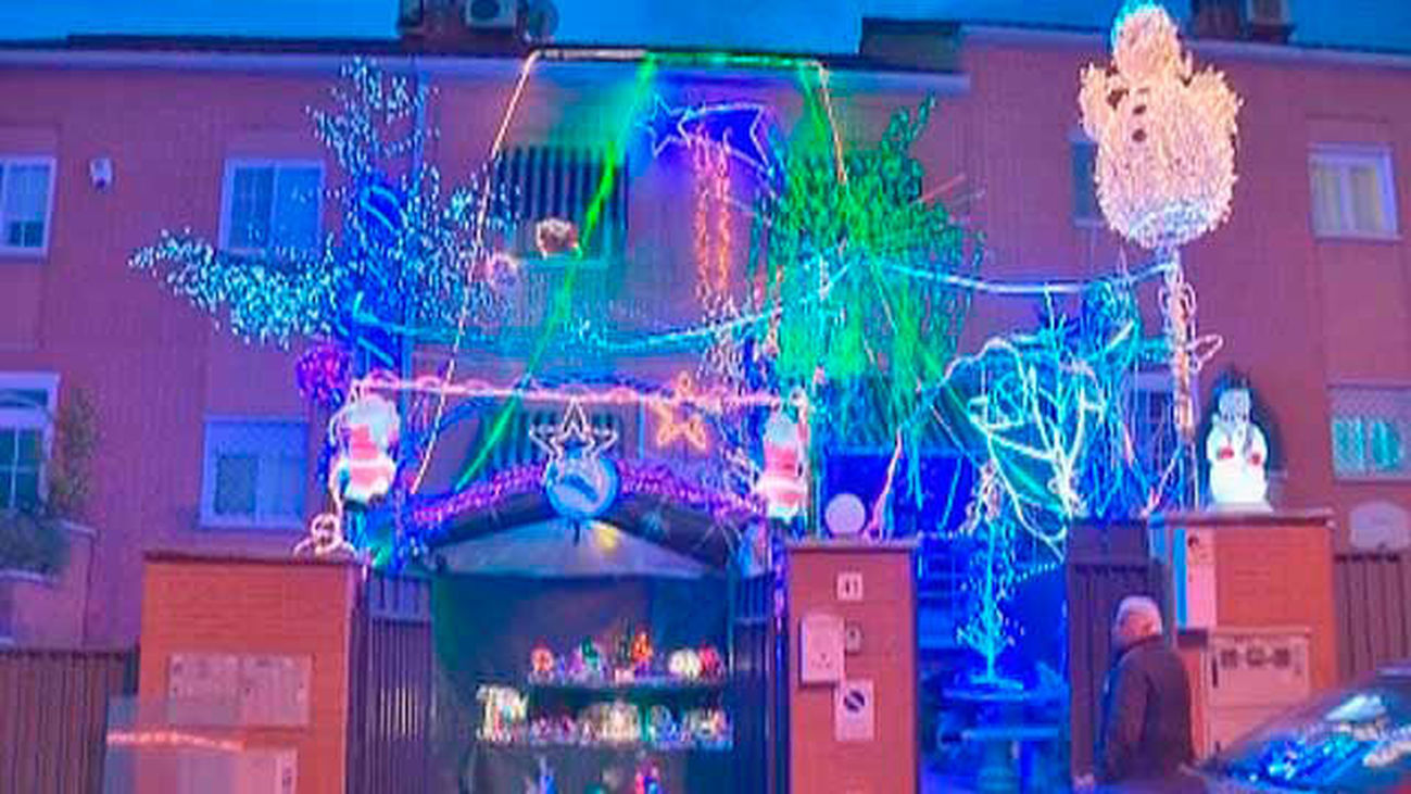 Un vecino de San Fernando de Henares ilumnina con 12.00 bombillas su adosado