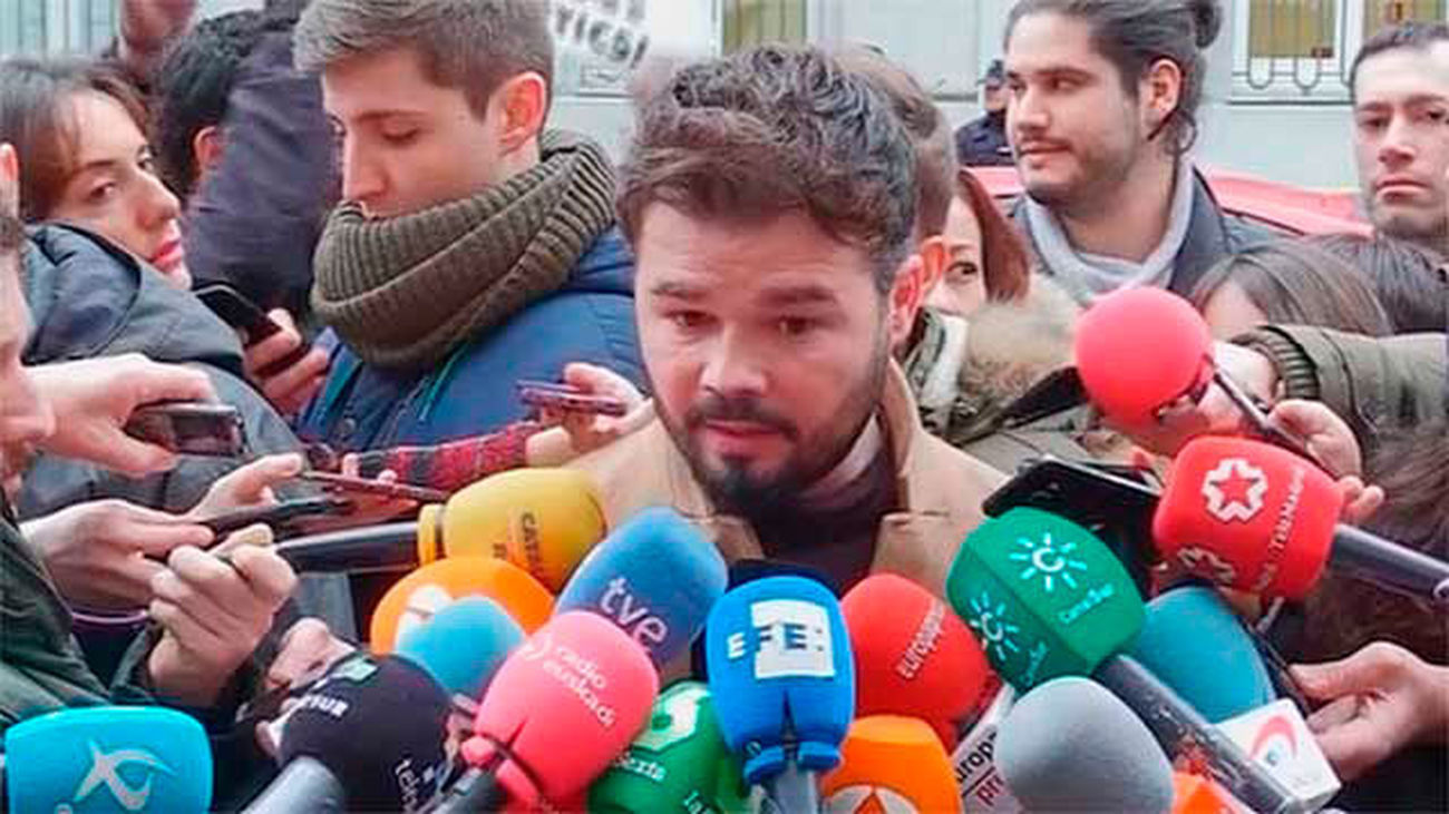 Rufián (ERC) dice que Junqueras es el 'plan B' si Puigdemont no vuelve de Bruselas