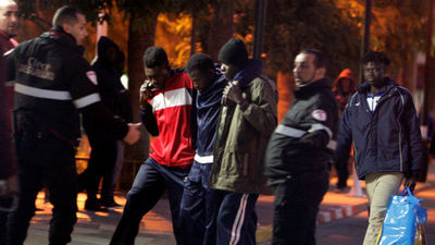 Más de 300 inmigrantes intentan saltar la valla de Melilla y 209 lo logran