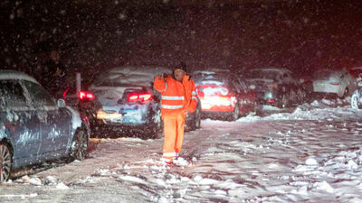 Se mantienen cortes de carreteras en el centro de la península, Andalucía, Cantabria y Navarra