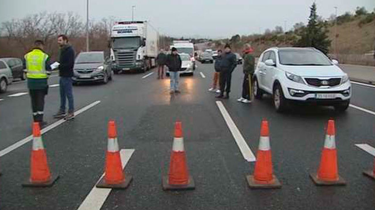 Cientos de conductores atrapados por el corte de la A-6 en Guadarrama