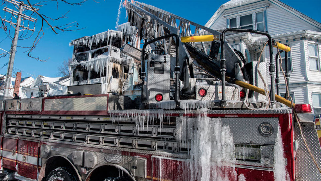 El frío polar congela la ciudad de Boston y la llena de carámbanos