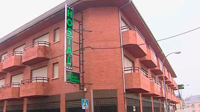 Vecinos de Collado Villalba protestan por el alojamiento en un hostal de refugiados sirios