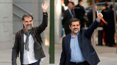 Forn y los Jordis renuncian a la vía unilateral para la independencia y piden su libertad