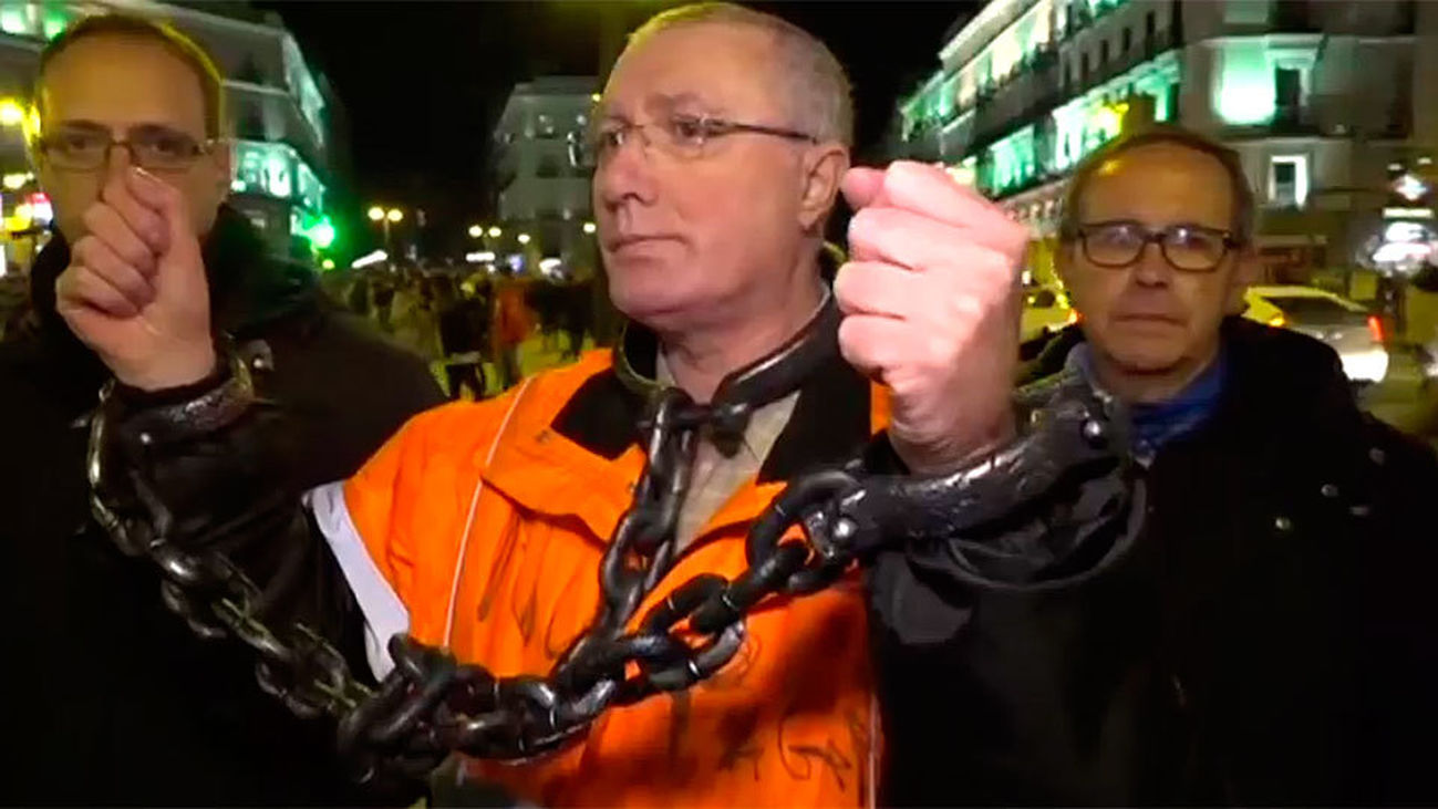 Vigilantes de seguridad de Metro denuncian que llevan cuatro meses sin cobrar