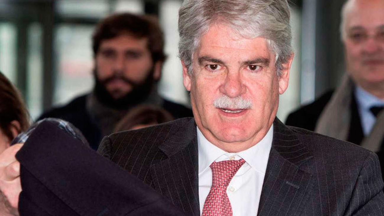 Dastis califica de "fantasía" que Puigdemont piense en gobernar "a distancia"