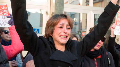 Feministas de Granada tachan de "violencia institucional" la acusación contra Juana Rivas