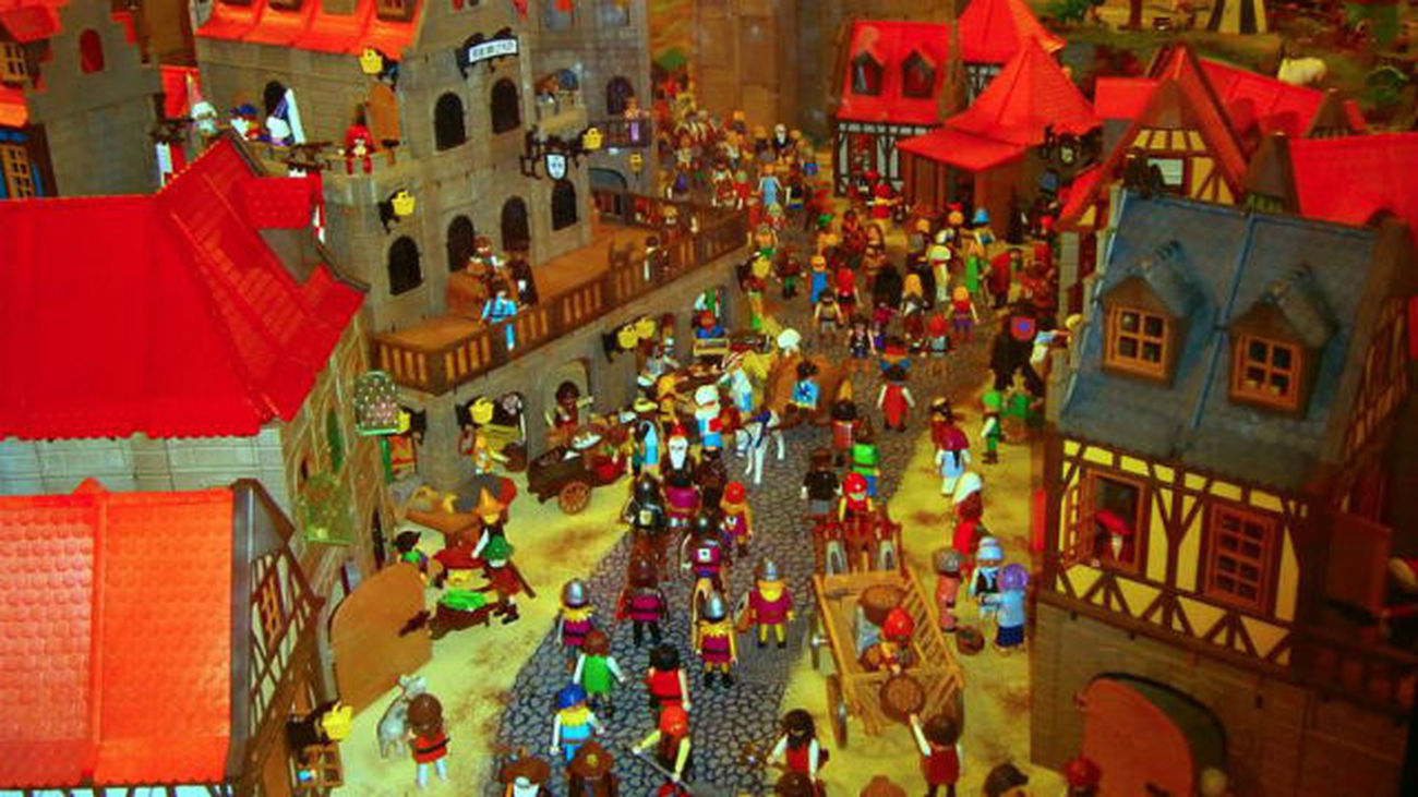 El Mercado del Juguete de Madrid recrea la vida del Medievo con más de mil figuras de playmobil
