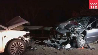 Tres heridos en choque frontal de dos coches al esquivar a cuatro jabalíes