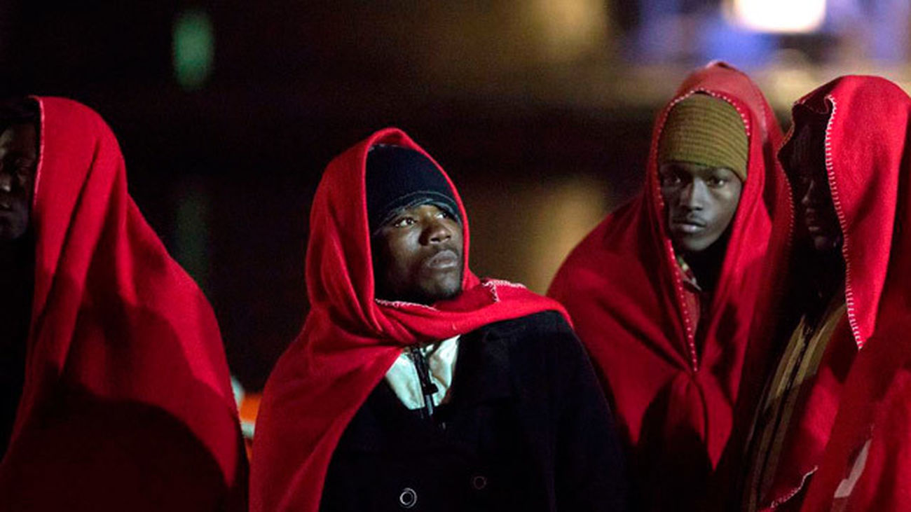 Rescatados más de un centenar de inmigrantes  en dos pateras en el mar de Alborán