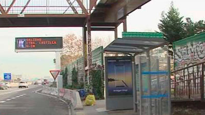 Recogen firmas en Aravaca para mantener la parada de autobús en la A-6