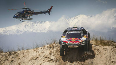 Peterhansel presiona a Sainz al imponerse en la décima etapa