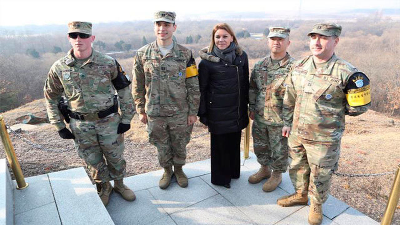 Cospedal insta a observar con prudencia las reuniones entre las dos Coreas