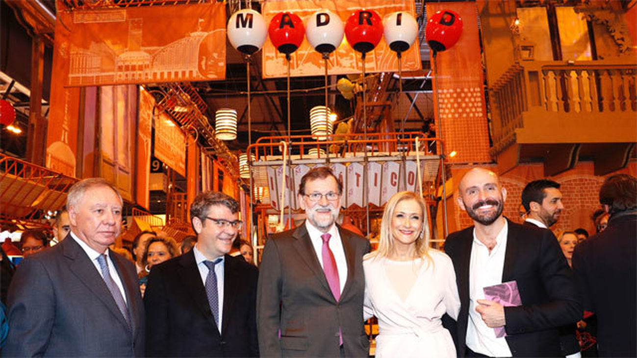 Rajoy degusta vino madrileño y queso majorero en su visita a Fitur