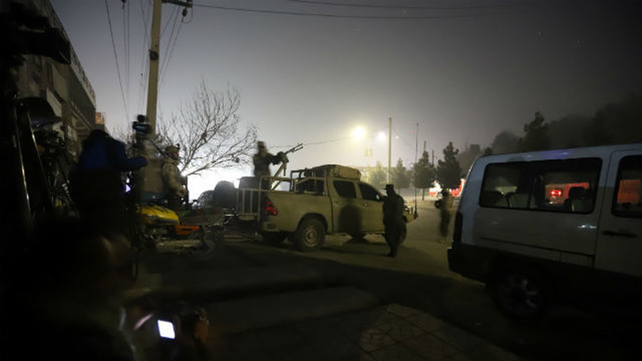 Al menos tres heridos y dos insurgentes muertos en el ataque a un hotel en Kabul