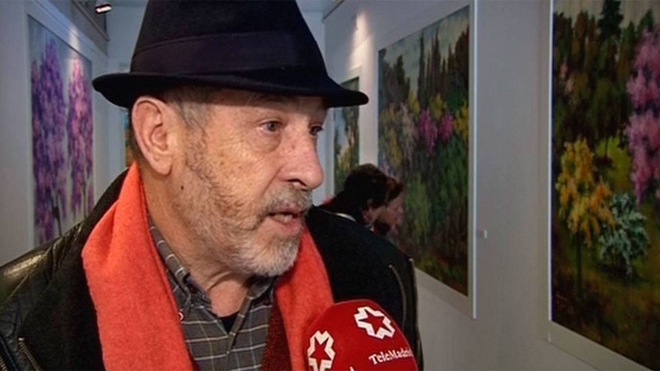 Un profesor jubilado y pintor aficionado cumple su sueño de exponer en la Casa de Vacas