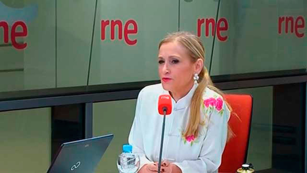 Cifuentes: Podrían ser 2.000 las empresas que dejan Cataluña por Madrid