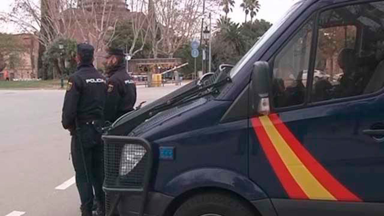 La Policía inspecciona el subsuelo del Parlament y refuerza las fronteras para evitar la investidura de Puigdemont