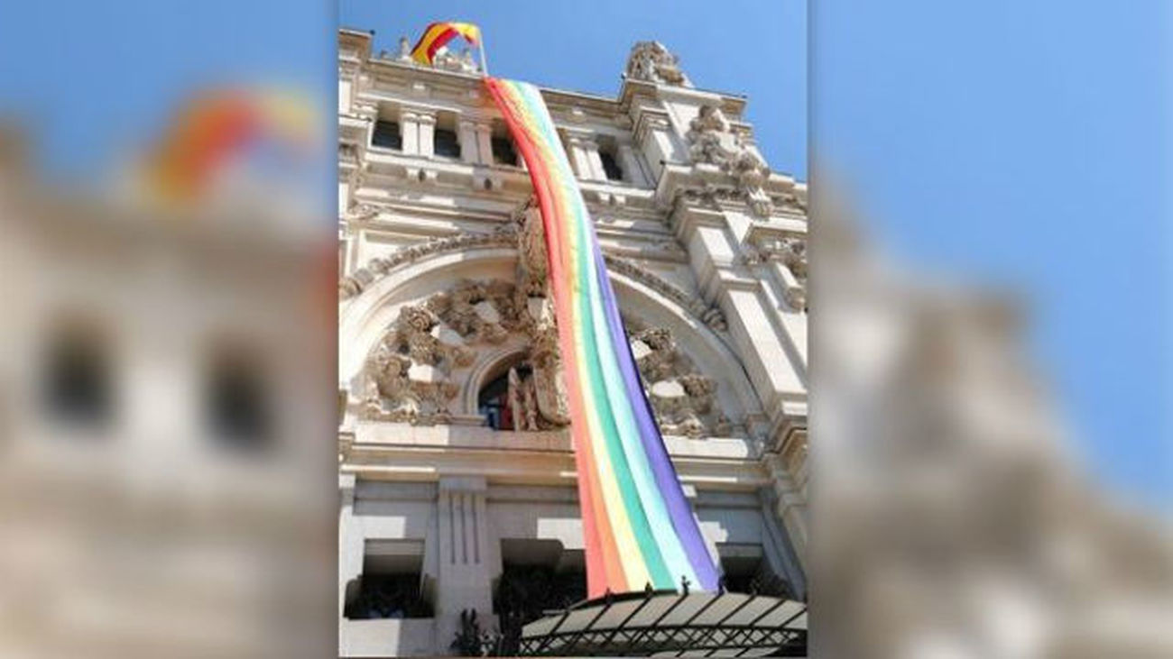 Arcópoli pide al Consistorio que instale el monumento por las víctimas de la LGTBfobia en Pedro Zerolo