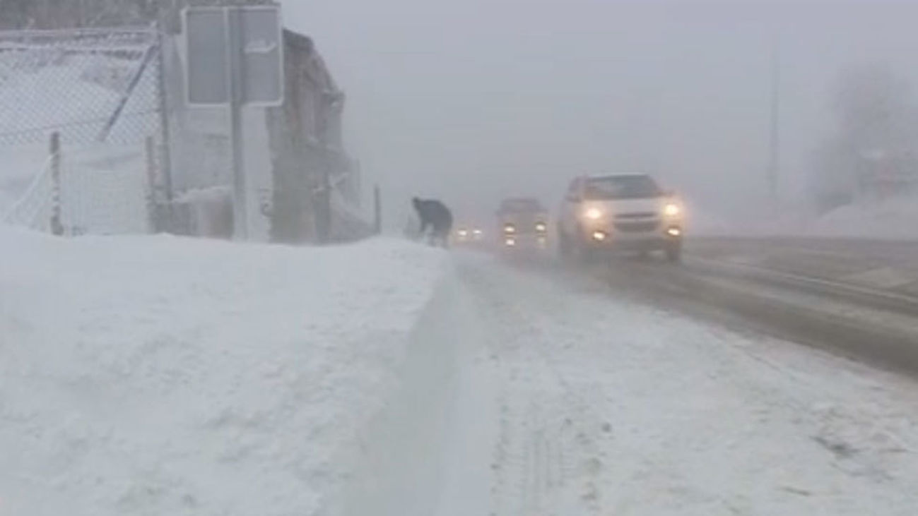 Navacerrada, la AP-6 y otras cinco autovías afectadas por la nieve
