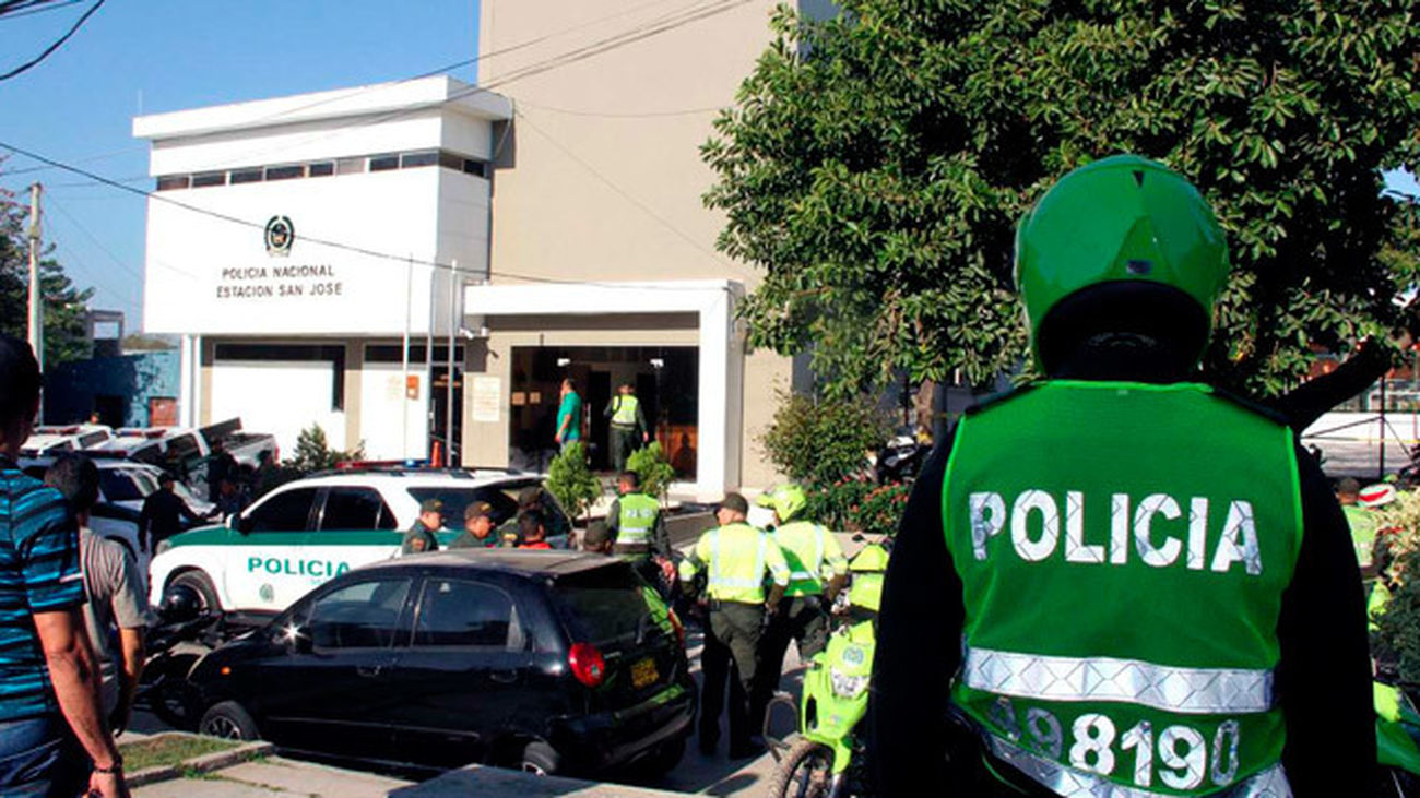 Siete policías muertos y 45 heridos en tres atentados en Colombia