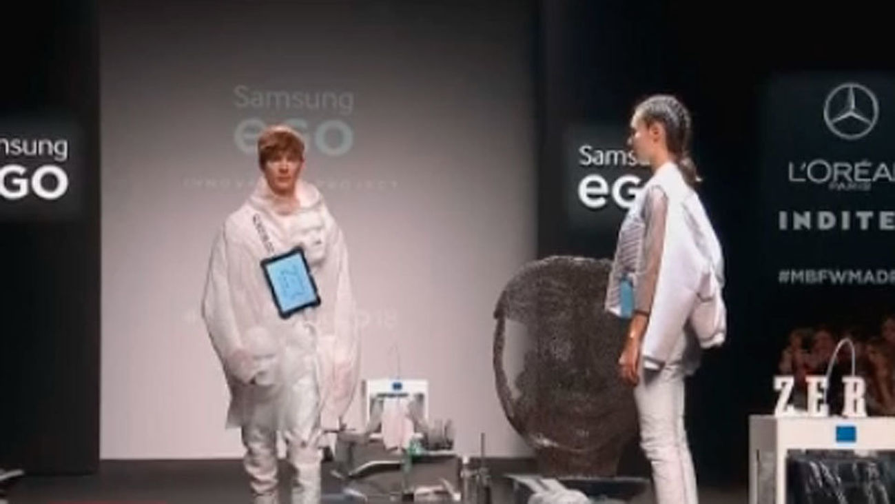 Los jóvenes talentos desfilan con propuestas alternativas y sin complejos