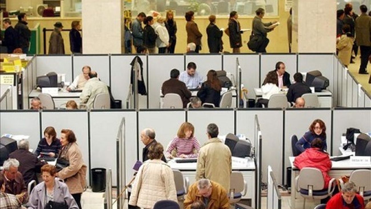 El Gobierno convoca 4.725 plazas de la oferta pública de empleo de 2017