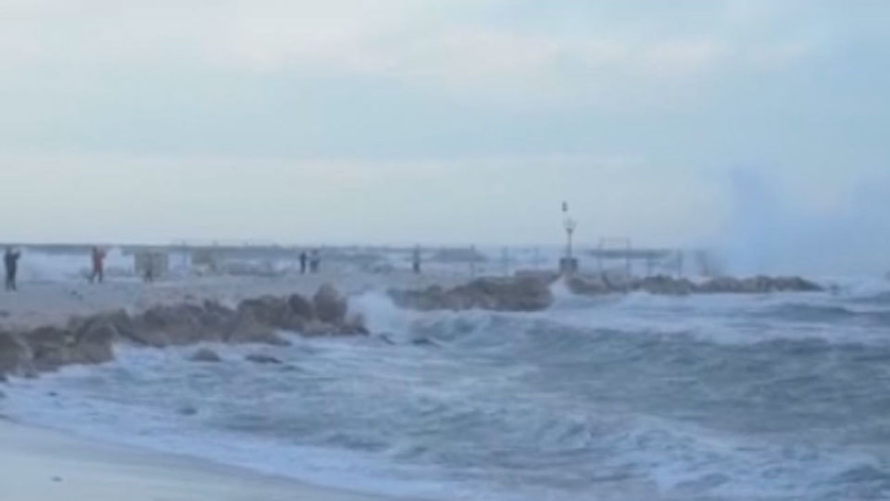 Alerta en varias provincias andaluzas por el viento, la lluvia y el oleaje