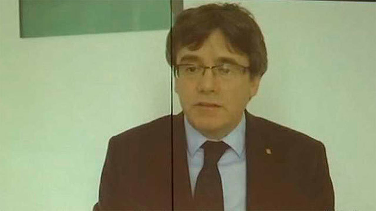 Puigdemont lamenta que se aplace investidura y no ve otro candidato posible