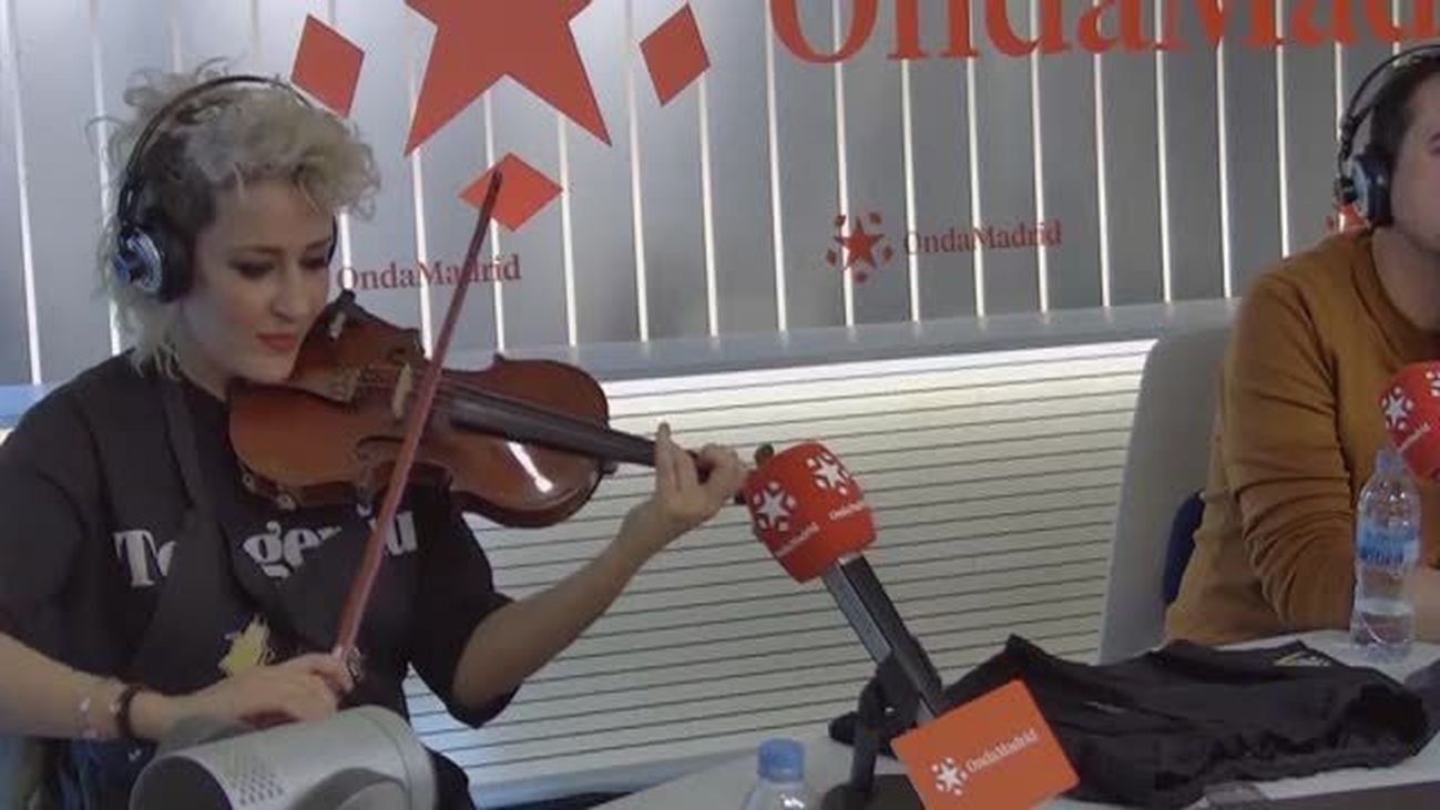 La violinista rockera Judith Mateo, en Amos de Casa