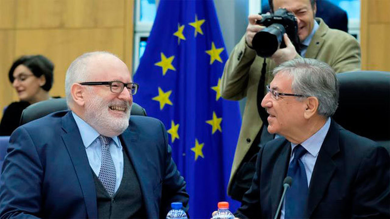 Timmermans, sobre Cataluña: "Se pueden cambiar leyes pero no incumplirlas"
