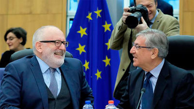 Timmermans, sobre Cataluña: "Se pueden cambiar leyes pero no incumplirlas"