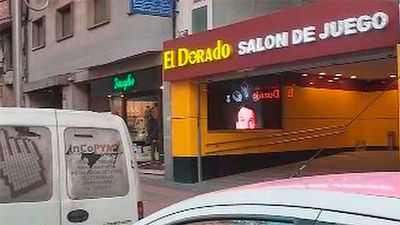 Detenido por abandonar a su bebé en un coche parar ir a una sala de juego