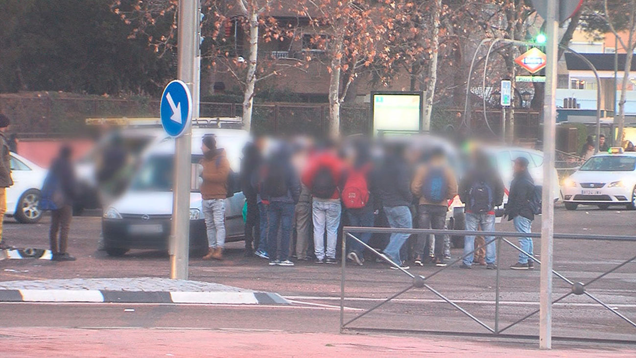 Contratación ilegal de temporeros en plena calle