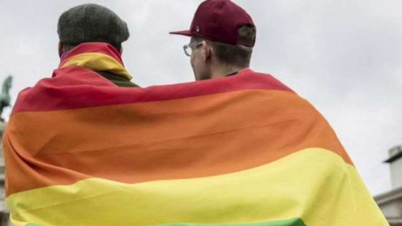 La pareja gay que legalizó su matrimonio en Rusia ha huido del país