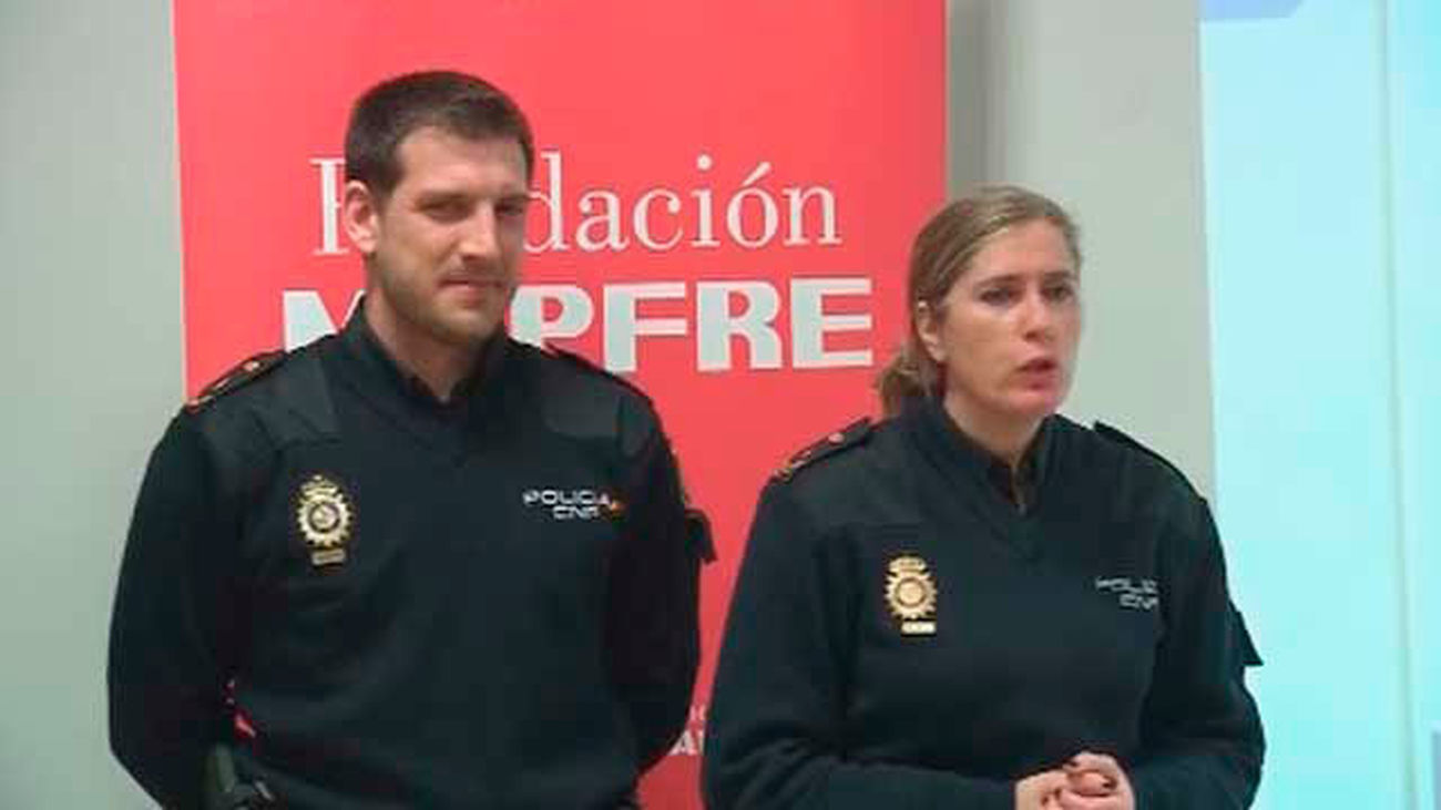 La Policía Nacional lanza una campaña para prevenir teleadicciones y ciberacoso de menores
