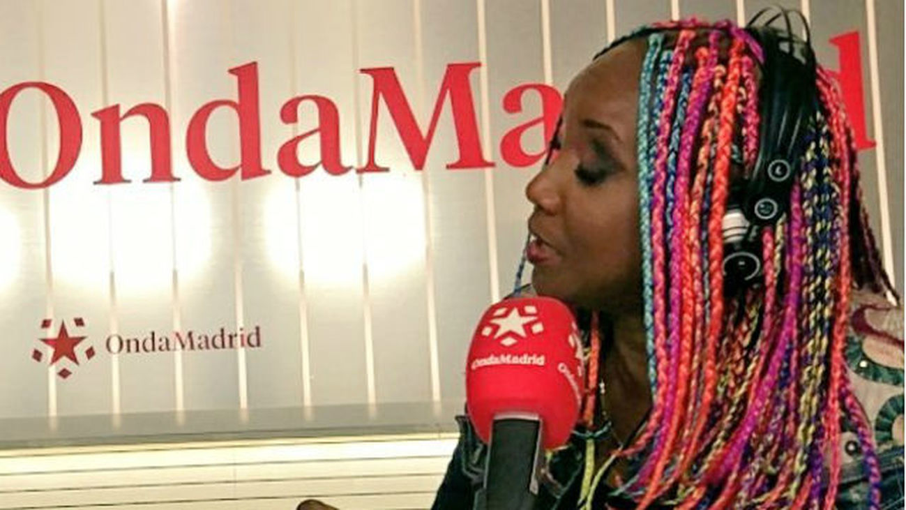 Lucrecia canta en directo 'Bésame'