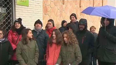 Concentración vecinal en el barrio de Butarque en protesta por la "carencias dotacionales"