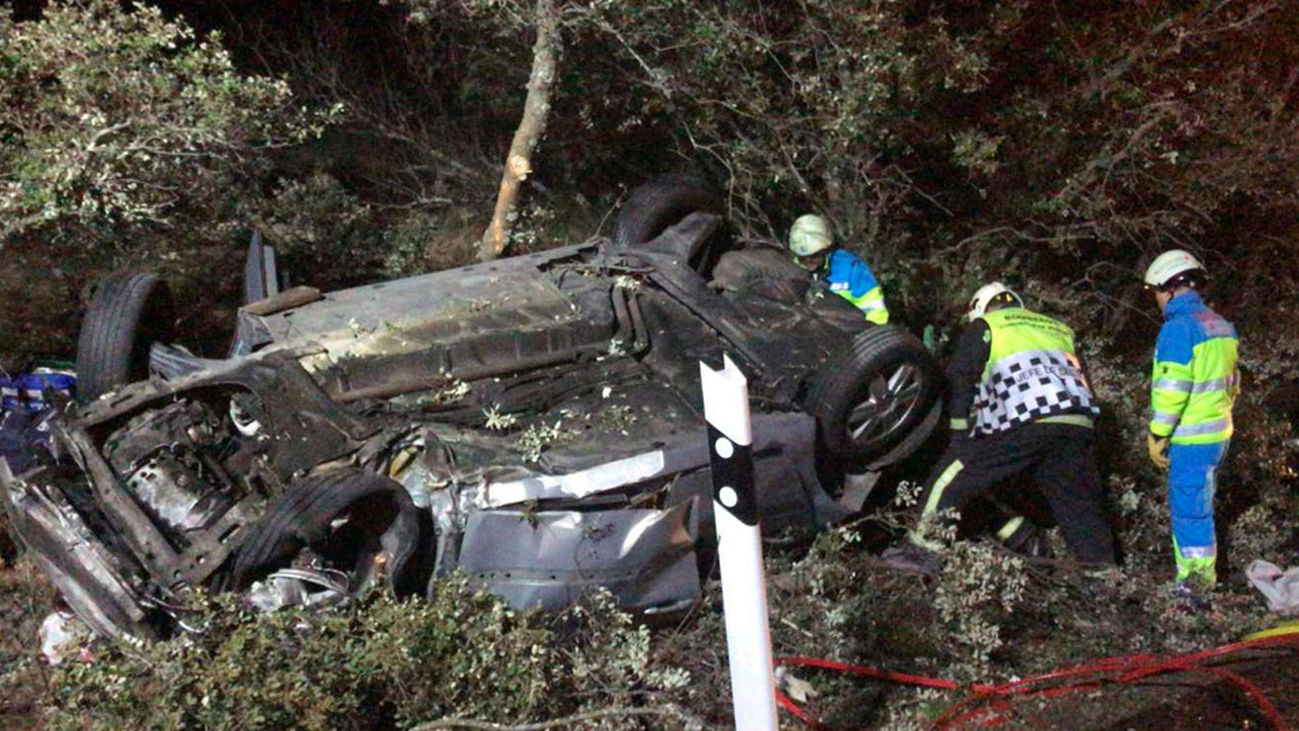 Dos heridos en un accidente de tráfico al intentar esquivar a un jabalí en Navalagamella