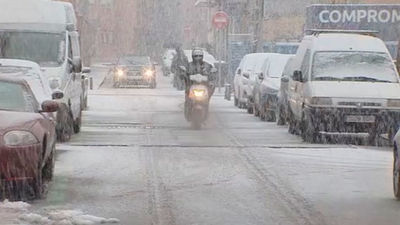 La nieve cuaja en el centro de Madrid