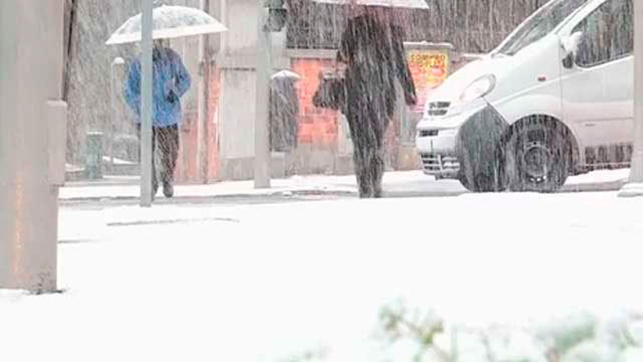 La nieve cuaja en el centro de Madrid